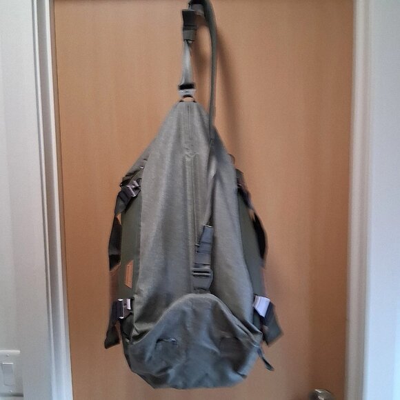 Peak Design Travel Duffel 35L – Sage Green / Gray – Premium Weatherproof Bag – - Picture 2 of 3